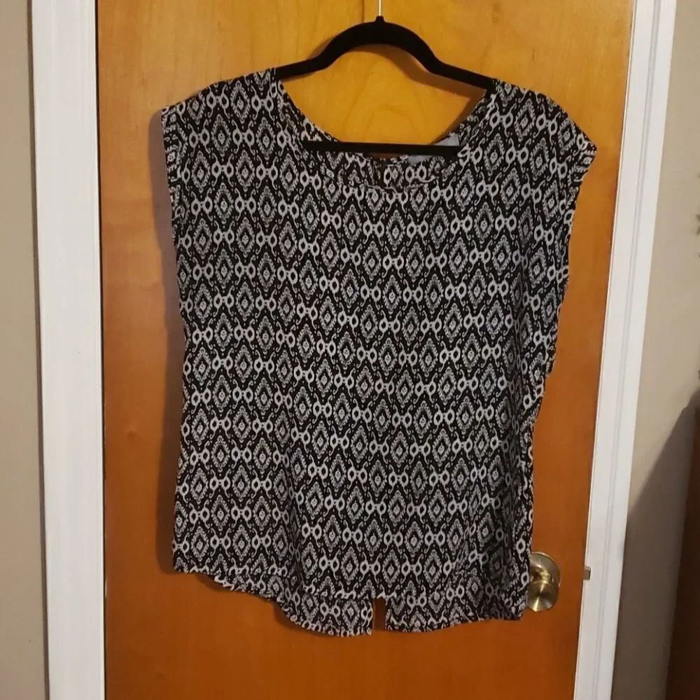 OCTAVIA black/white short sleeved shirt